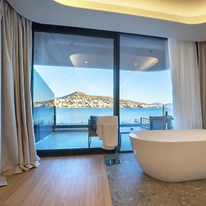 فندق Yacht Premium, ساراندا